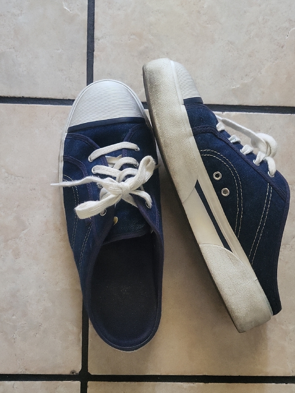 Nike Dark Blue Canvas Low-Top Sneakers with White Accents
